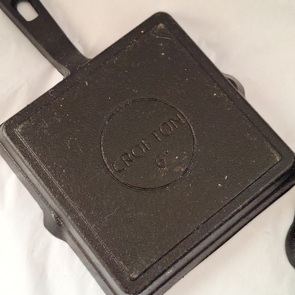 Crofton Cast Iron Mini Cookware Set of 3 - Picture 4 of 8